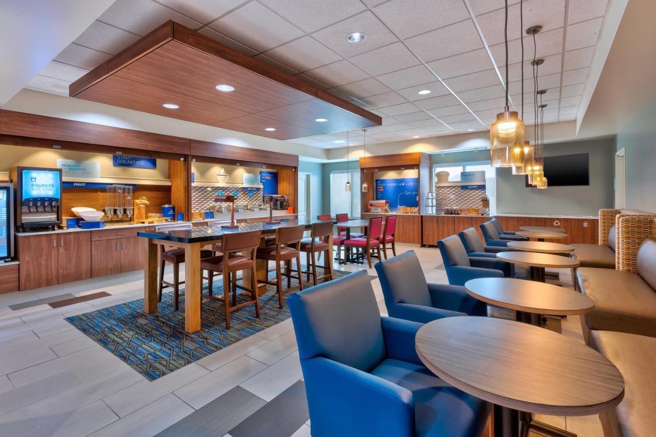Holiday Inn Express & Suites - Effingham By Ihg Екстериор снимка