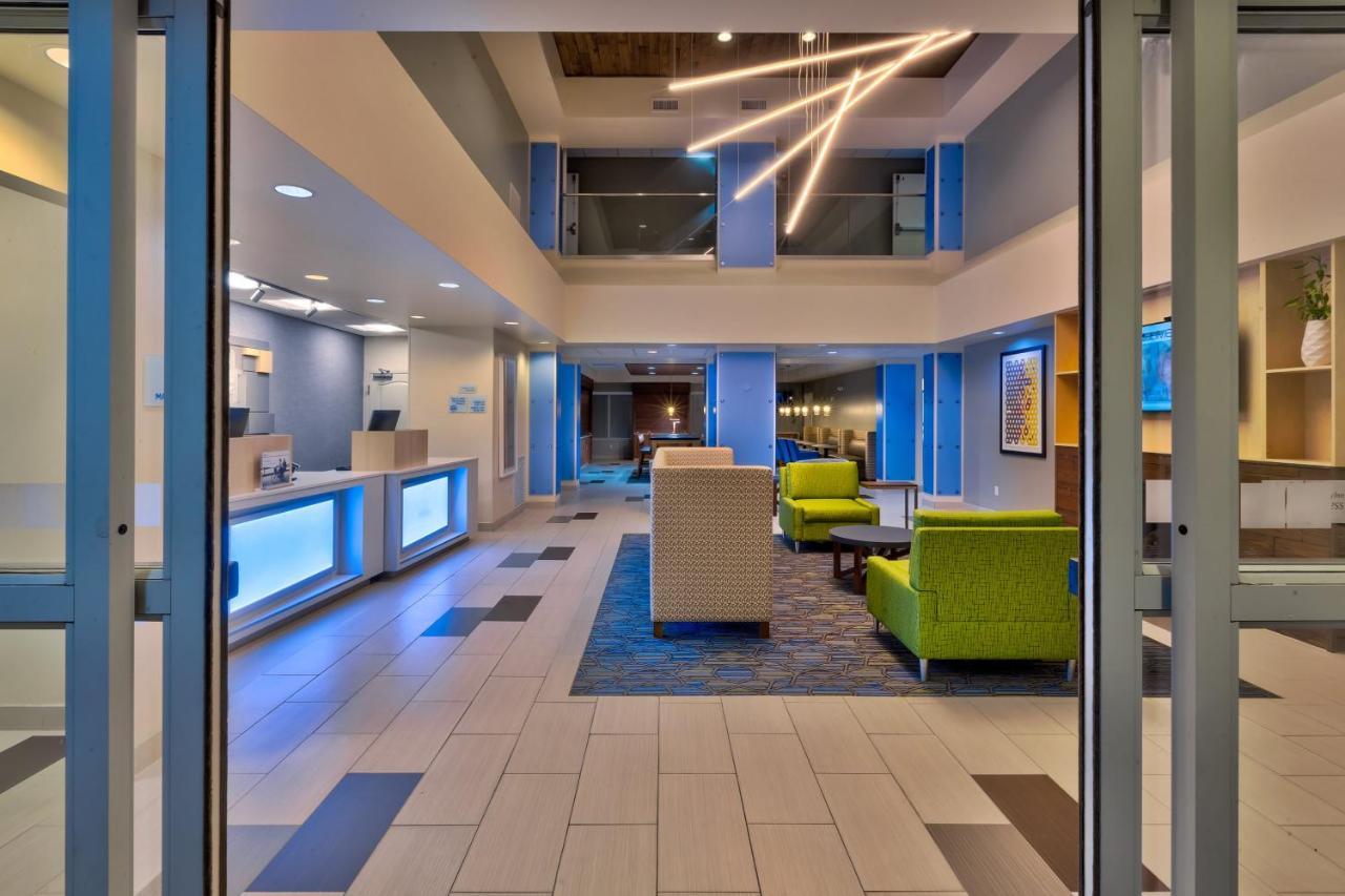 Holiday Inn Express & Suites - Effingham By Ihg Екстериор снимка