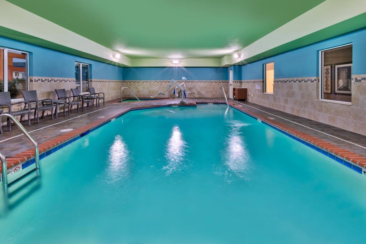 Holiday Inn Express & Suites - Effingham By Ihg Екстериор снимка