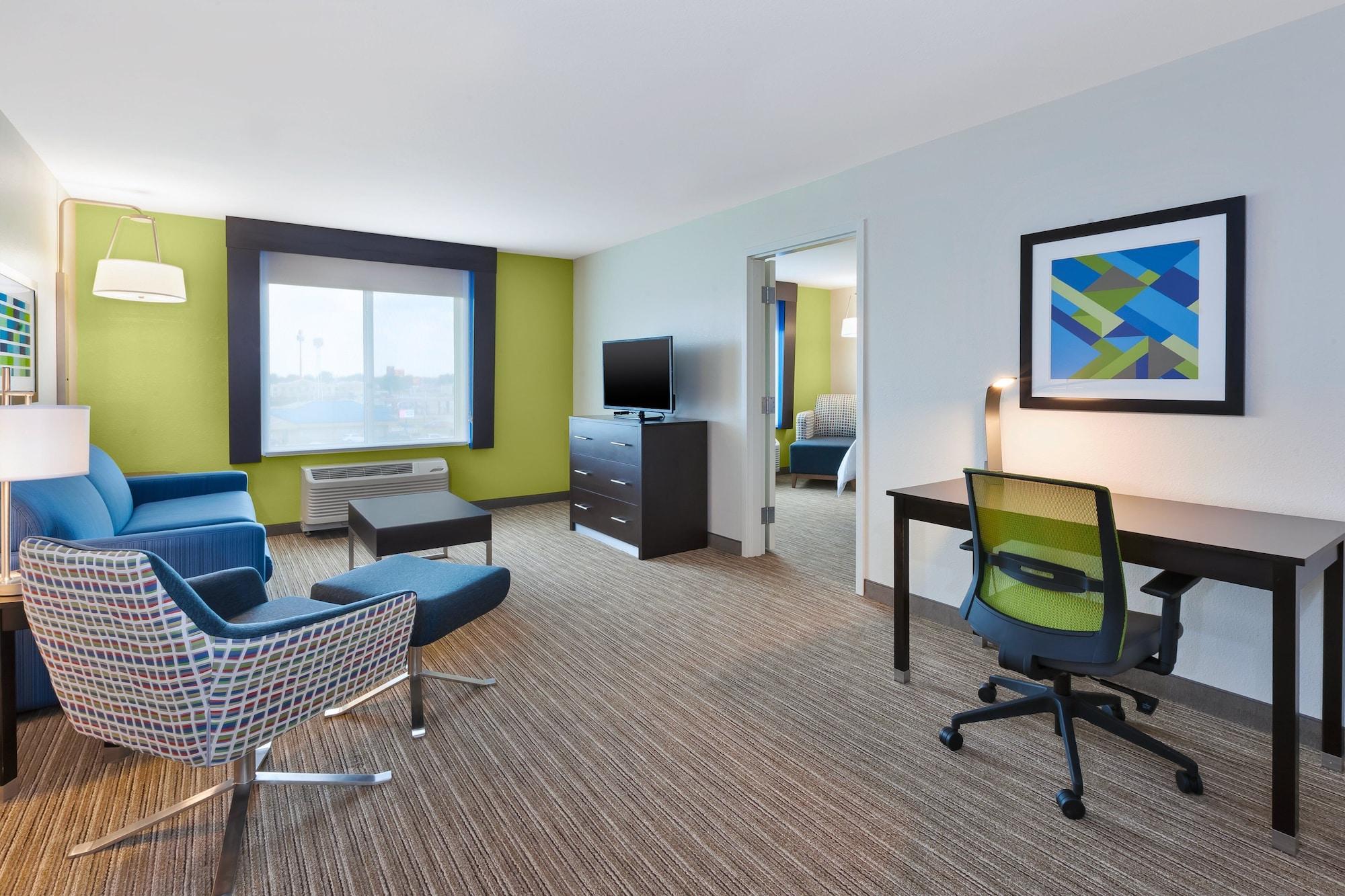 Holiday Inn Express & Suites - Effingham By Ihg Екстериор снимка