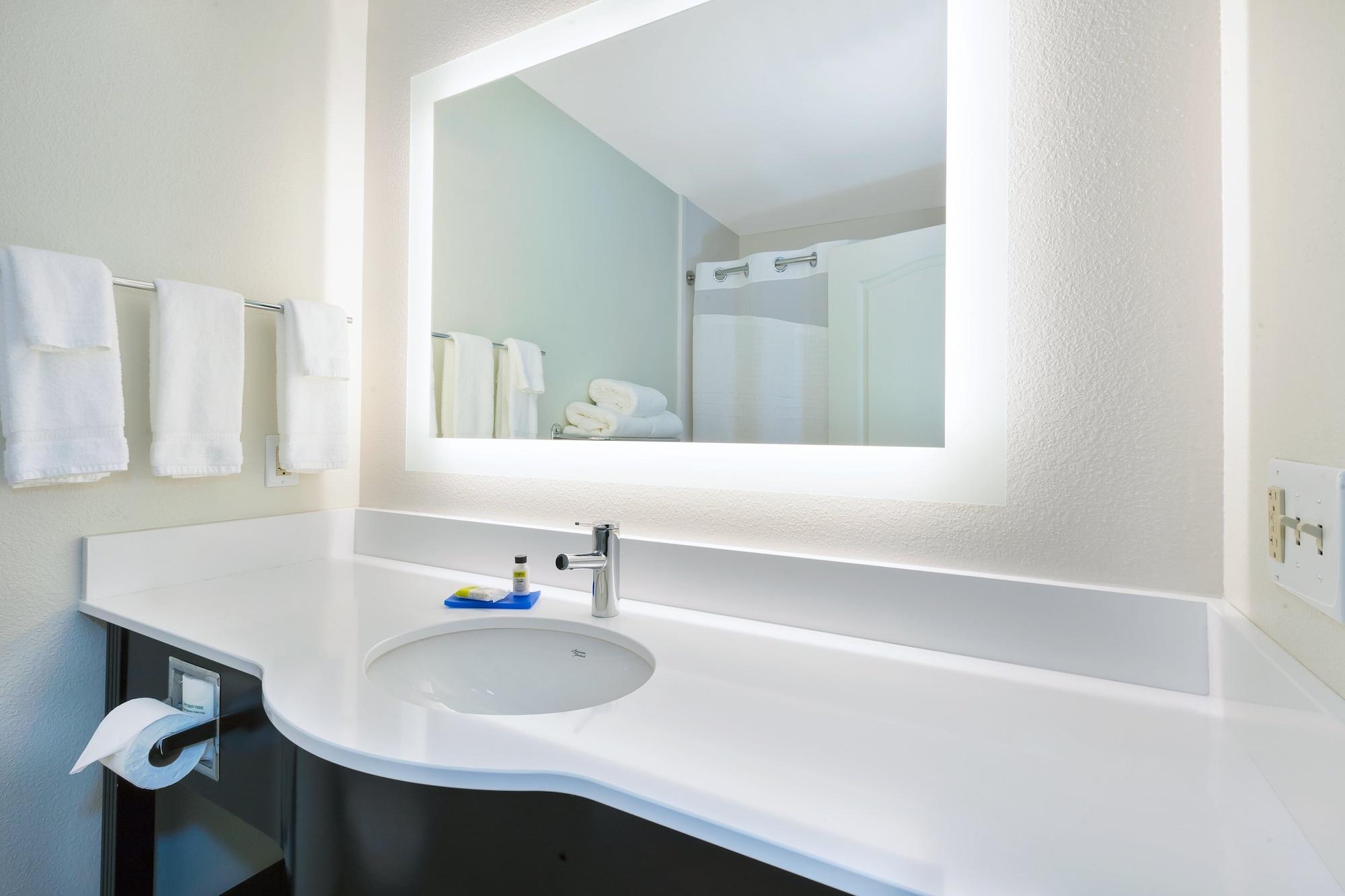 Holiday Inn Express & Suites - Effingham By Ihg Екстериор снимка