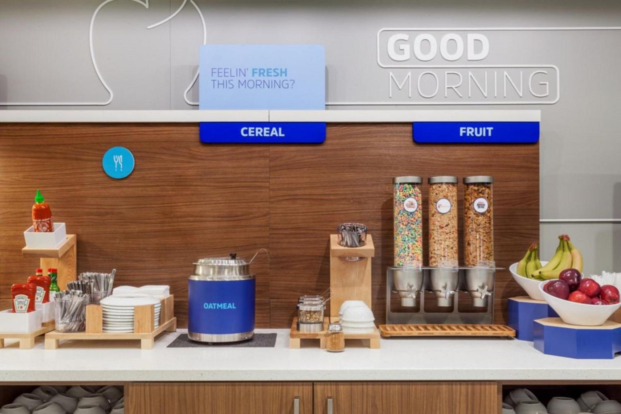 Holiday Inn Express & Suites - Effingham By Ihg Екстериор снимка