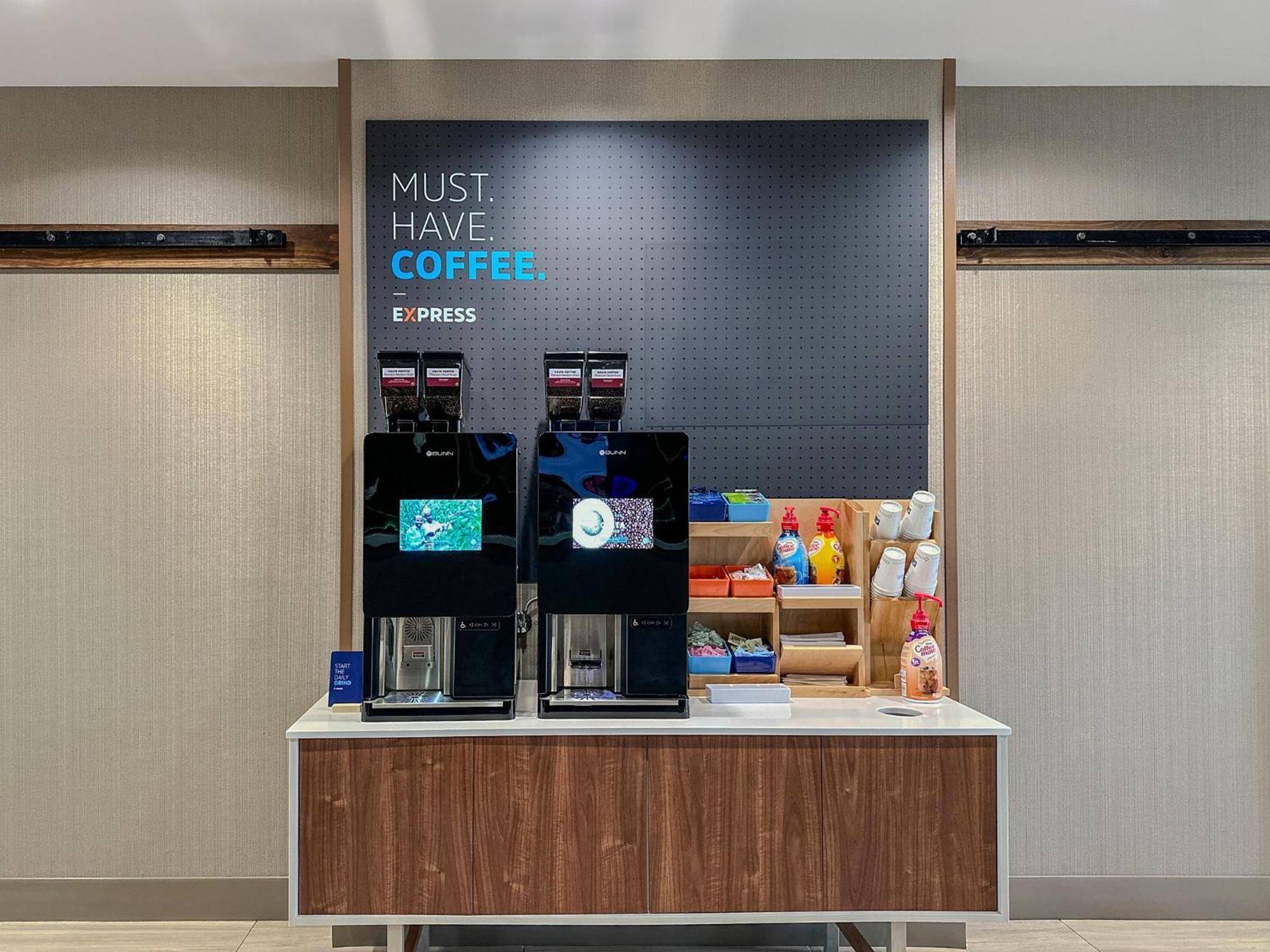 Holiday Inn Express & Suites - Effingham By Ihg Екстериор снимка