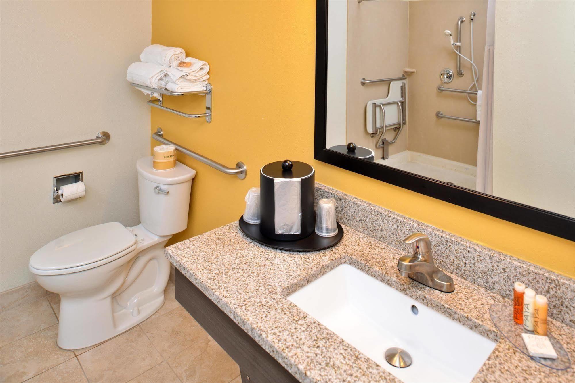 Holiday Inn Express & Suites - Effingham By Ihg Екстериор снимка